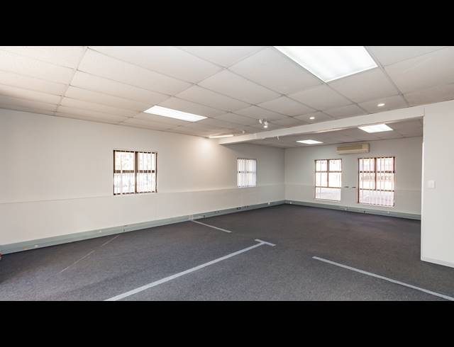255M² OFFICE FOR SALE IN ROBINDALE